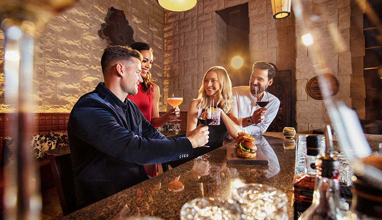 atlantis-Seafire-Lifestyle-FriendsDrinksBar